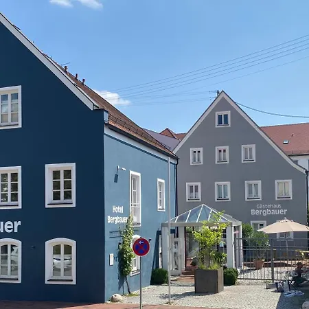 Bergbauer Mit Late-self-check-in 3*