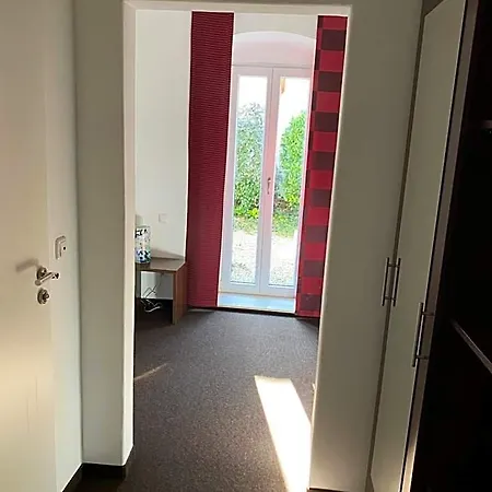Bergbauer Mit Late-self-check-in نوبورغ آن دي دوناو